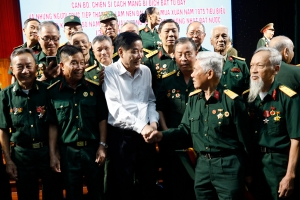 Tất cả vì miền Nam ruột thịt, tất cả để đánh thắng giặc Mỹ xâm lược