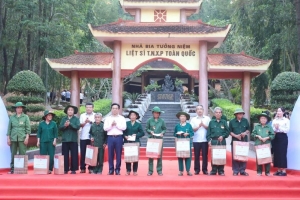 "Tuổi trẻ Hà Tĩnh viết tiếp câu chuyện hòa bình"