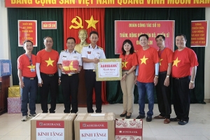 Agribank cùng đoàn công tác ngành ngân hàng thăm hỏi và động viên quân dân huyện đảo Trường Sa và Nhà giàn DKI