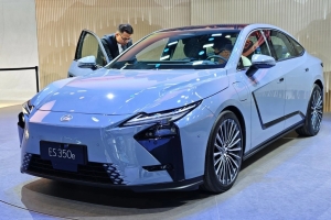 Lexus ES lần đầu tiên có bản thuần điện