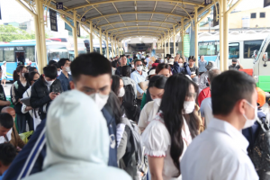 Hà Nội: Người dân ồ ạt bắt xe rời Thủ đô, về quê nghỉ lễ