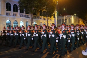 Đội hình diễu binh, diễu hành 'đổ về' điểm tập kết, sẵn sàng cho đại lễ 30/4