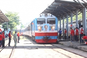 Đà Nẵng: Đón tàu Thống Nhất, hàng trăm chú chim bồ câu được thả lên bầu trời