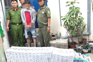 Tạm giữ đối tượng vận chuyển 2.200 bao thuốc lá điếu nhập lậu