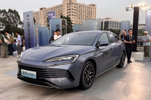 Nhà sản xuất ô tô lớn nhất Trung Quốc chuyển hướng sang hybrid