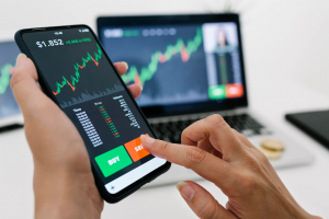 VN-Index hôm nay: Nhà đầu tư nắm giữ cổ phiếu có vận động giá hồi phục
