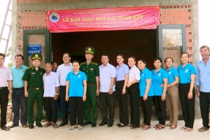 Bộ đội Biên phòng Long An bàn giao nhà “Đại đoàn kết”