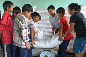 Quảng Bình tiếp tục hỗ trợ gần 430 tấn gạo cho học sinh vùng khó khăn
