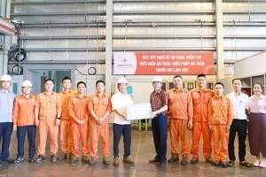Công ty Nhiệt điện Nghi Sơn tặng quà cho người lao động nhân Tháng công nhân năm 2025
