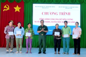 “Đồng hành cùng phụ nữ biên cương” tại xã Bình Thạnh, huyện Mộc Hóa