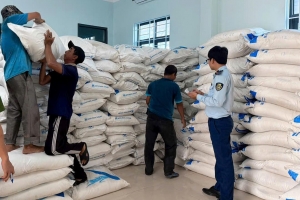 Tạm giữ 33 tấn đường trắng có nguồn gốc từ Thái Lan có dấu hiệu tẩy xoá thời gian sản xuất