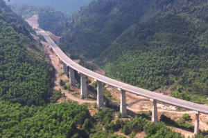 Mở rộng tuyến cao tốc La Sơn-Hòa Liên lên 4 làn xe