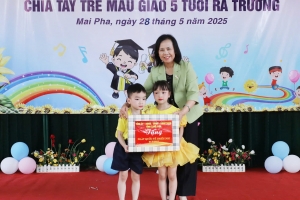 Phó Bí thư Thường trực Tỉnh ủy Lạng Sơn thăm, tặng quà Tết thiếu nhi tại thành phố Lạng Sơn