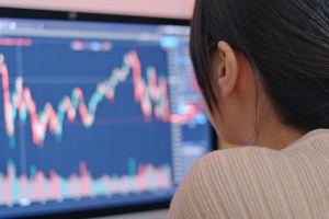 VN-Index hôm nay: Nhà đầu tư xem xét cổ phiếu bất động sản, chứng khoán, xăng dầu - dầu khí