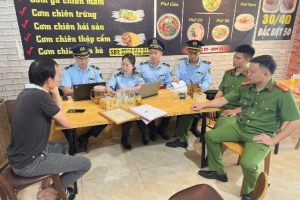 Nghệ An: Phát hiện gần 150 kg chân gà không rõ nguồn gốc, buộc tiêu hủy toàn bộ