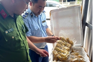 Phát hiện và xử lý cơ sở kinh doanh thực phẩm không rõ nguồn gốc tại Quỳnh Lưu
