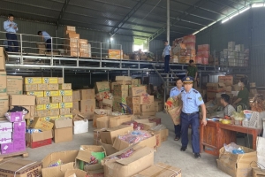 Cao Bằng: Phát hiện hơn 3,4 vạn sản phẩm thực phẩm nhập lậu, nhiều loại đã hư hỏng