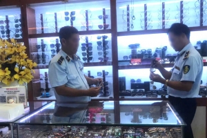 Cần Thơ: Phát hiện 2 hộ kinh doanh bán hàng nghi giả mạo nhãn hiệu