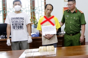 Lai Châu: Bắt đối tượng vận chuyển 8 bánh ma túy