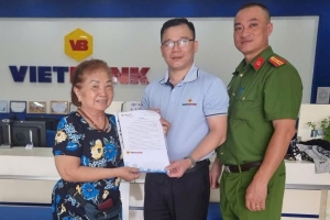 Công an Hải Phòng hướng dẫn trả lại 300 triệu đồng do chuyển tài khoản nhầm