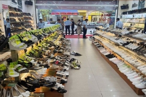 Thanh Hóa: Bắt giam đối tượng cầm đầu đường dây buôn lậu giày dép, túi xách