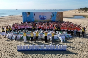 Gần 10.000 người Vingroup và tình nguyện viên ra quân làm sạch bờ biển tại 28 tỉnh, thành phố