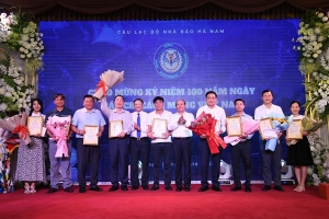Câu lạc bộ Nhà báo Hà Nam gặp mặt, vinh danh những người làm báo quê hương