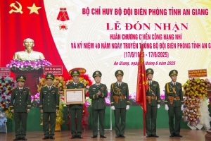 Bộ đội Biên phòng tỉnh An Giang đón nhận Huân chương chiến công hạng Nhì
