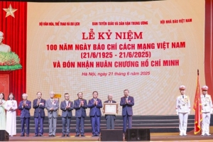 Báo chí Cách mạng Việt Nam đón nhận Huân chương Hồ Chí Minh