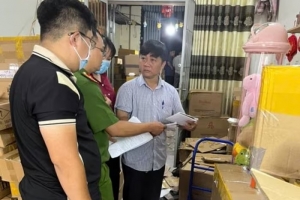 TP HCM: Triệt phá đường dây sản xuất, buôn bán nước hoa giả với số lượng đặc biệt lớn