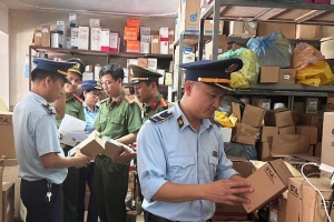 Phát hiện và xử lý một doanh nghiệp kinh doanh lọc nhớt không rõ nguồn gốc