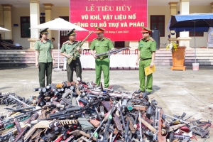 Hà Nam: Tiêu huỷ hàng nghìn vũ khí, trong đó có hơn 400 khẩu súng, 23 bệ pháo