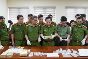 Triệt xóa đường dây mua bán ma túy liên tỉnh, thu 5,8kg ma túy, 1 khẩu súng quân dụng
