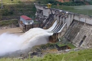 Thủy điện Hòa Bình đóng 2 cửa xả đáy từ 16h ngày 19/7 và 7h ngày 20/7