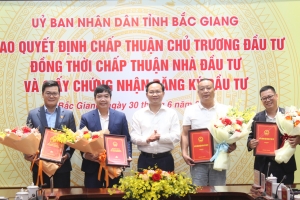 Bắc Ninh: Trao 4 quyết định chấp thuận chủ trương đầu tư và giấy chứng nhận đầu tư