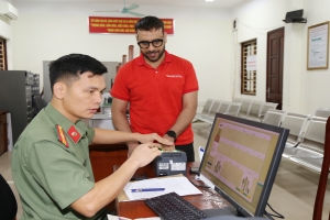 Cao điểm 50 ngày đêm cấp tài khoản định danh điện tử cho người nước ngoài ở Bắc Ninh