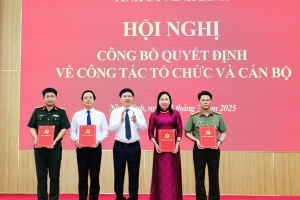 Ninh Bình công bố các quyết định tổ chức bộ máy và cán bộ sau hợp nhất