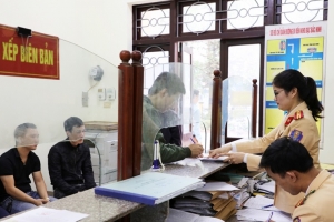 17 điểm tiếp nhận hồ sơ cấp đổi, cấp lại Giấy phép lái xe tại Công an các xã, phường sau sáp nhập