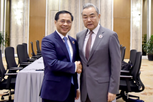 Bộ trưởng Ngoại giao Trung Quốc chúc mừng Việt Nam triển khai thành công cuộc cách mạng tinh gọn bộ máy