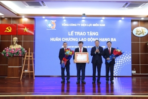 EVNSPC đón nhận Huân chương Lao động và sơ kết hoạt động 6 tháng đầu năm