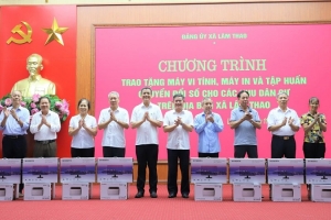 Supe Lâm Thao trao tặng xã Lâm Thao 30 bộ máy vi tính, máy in