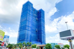 Tổ hợp căn hộ Grand Center Quy Nhon cất nóc, tăng tốc về đích