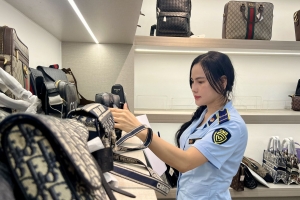 Đà Nẵng: Xử phạt hộ kinh doanh Mega Premium Shopping Mall hơn 100 triệu đồng vì bán hàng giả mạo nhãn hiệu