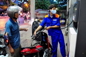 Từ 15h chiều, giá xăng giảm giảm 178 đồng/lít, giá dầu diesel 0.05S giảm 38 đồng/lít