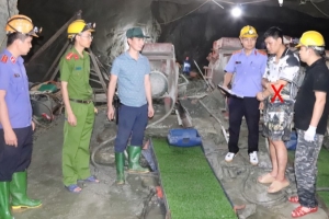 Triệt phá nhóm 60 đối tượng khai thác vàng trái phép trong rừng sâu