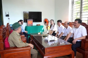 Chủ tịch UBND tỉnh Quảng Trị thăm các gia đình chính sách, tri ân các Anh hùng Liệt sĩ
