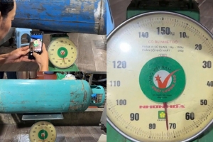Khách hàng phát hiện bình gas thiếu hụt cả chục Kg mỗi bình