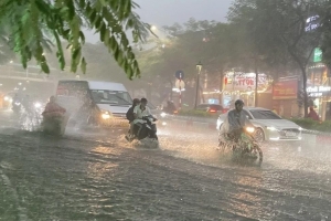 Hà Nội cảnh báo lốc, sét trước 16h chiều nay 7/5