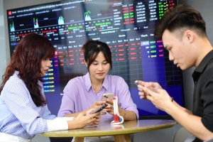 Chứng khoán phiên sáng 23/7: VJC tăng mạnh, nhưng áp lực từ cổ phiếu họ Vingroup khiến VN-Index gặp khó