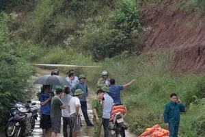Lạng Sơn: Xác minh, tìm kiếm 2 người bị nước cuốn lũ trôi